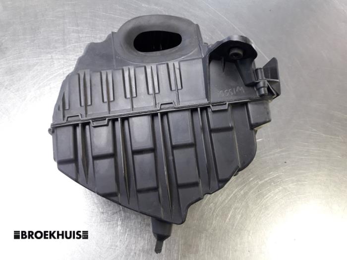 Begagnade Luftfilterhus Renault Scénic III (JZ) 1.6 16V Pris € 30,00 Marginaltabell erbjuds av Autobedrijf Broekhuis B.V.