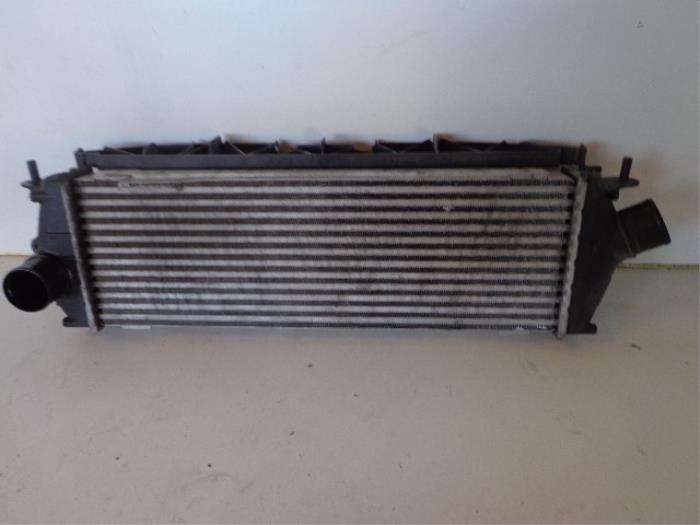 Usagé Intercooler Opel Vivaro 2.0 CDTI Prix € 48,40 Prix TTC proposé par Autobedrijf Broekhuis B.V.