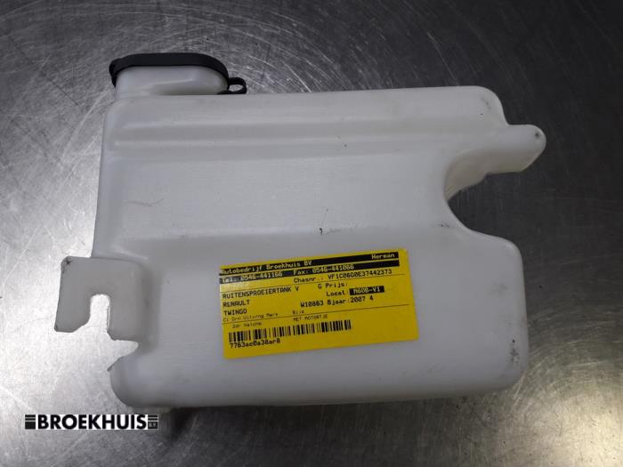 Front windscreen washer reservoir from a Renault Twingo (C06) 1.2 2007