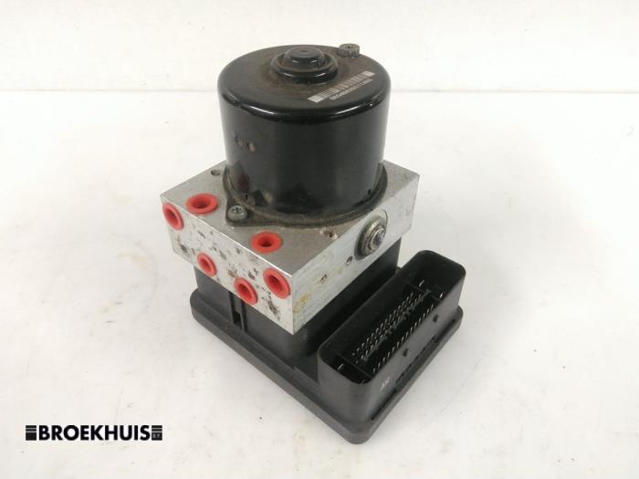 Begagnade ABS-pump Citroen C5 II Berline (RC) 1.6 HDiF 16V Pris € 25,00 Marginaltabell erbjuds av Autobedrijf Broekhuis B.V.