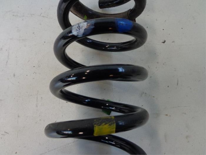 Rear coil spring from a Hyundai i40 CW (VFC) 1.7 CRDi 16V 2012
