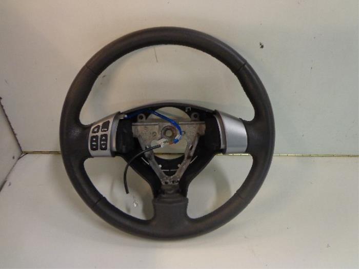 Begagnade Ratt Suzuki Splash 1.0 12V Pris € 25,00 Marginaltabell erbjuds av Autobedrijf Broekhuis B.V.