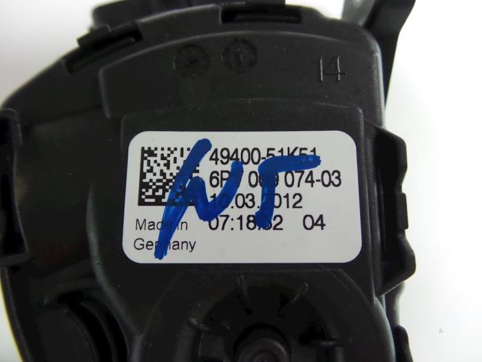 Accelerator pedal from a Suzuki Splash 1.0 12V 2012