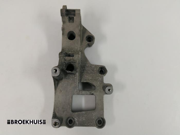 Usagé Support dynamo bas Volkswagen Golf V (1K1) 2.0 TFSI GTI 16V Prix € 20,00 Règlement à la marge proposé par Autobedrijf Broekhuis B.V.