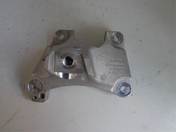 Engine mount from a Ford Ranger 3.2 TDCI 20V 200 4x4 2013