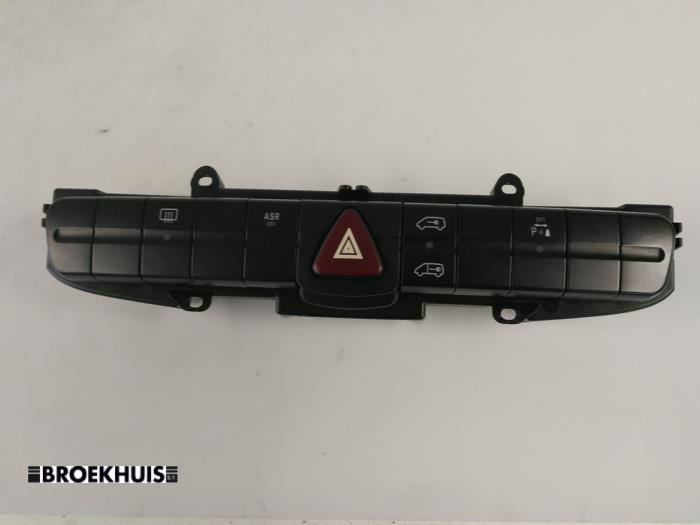 Używane Przelacznik Volkswagen Crafter 2.5 TDI 30/32/35/46/50 Cena € 18,15 Z VAT oferowane przez Autobedrijf Broekhuis B.V.