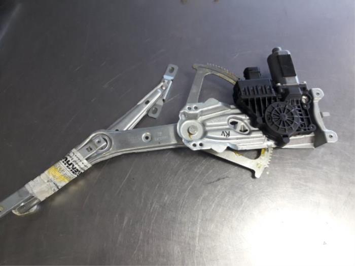 Window mechanism 2-door, front right from a Opel Astra H GTC (L08) 1.3 CDTI 16V Ecotec 2007