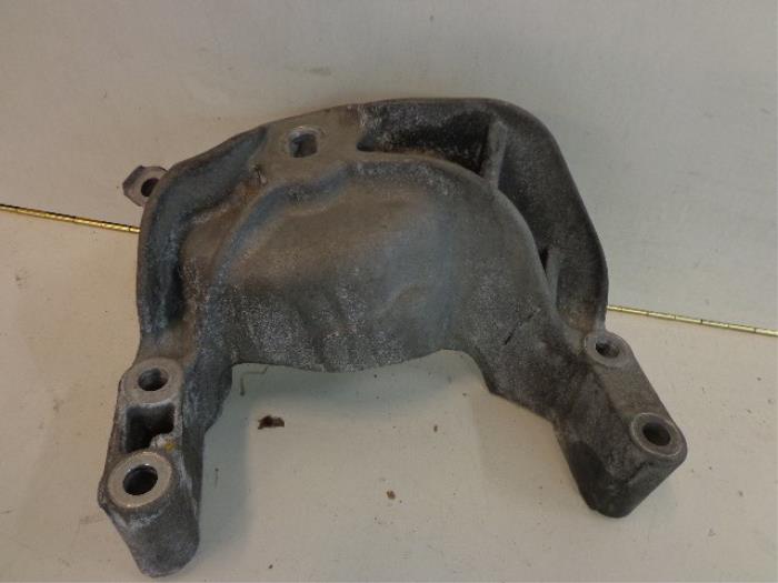 Used Engine mount Austin Mini Open (R52) 1.6 16V Cooper S Price € 15,00 Margin scheme offered by Autobedrijf Broekhuis B.V.