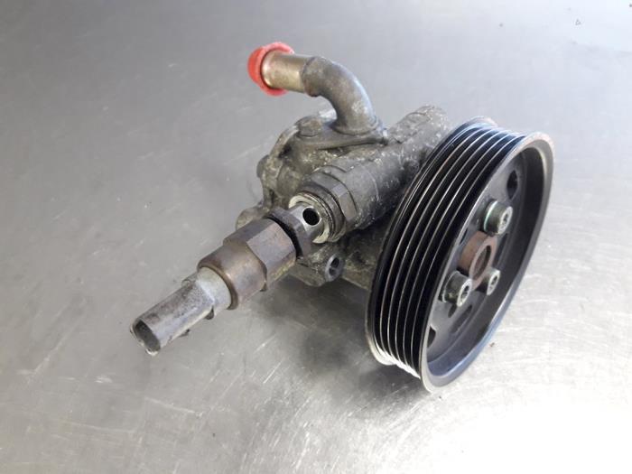 Usagé Pompe de direction Skoda Octavia (1U2) 2.0 SLX Prix € 30,00 Règlement à la marge proposé par Autobedrijf Broekhuis B.V.