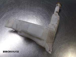 Used Front windscreen washer reservoir Renault Master III (JD/ND/PD) 2.5 dCi 16V Price € 20,00 Margin scheme offered by Autobedrijf Broekhuis B.V.