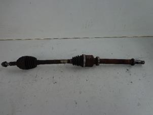 Used Front drive shaft, right Renault Clio III (BR/CR) 1.5 dCi 85 Price € 25,00 Margin scheme offered by Autobedrijf Broekhuis B.V.