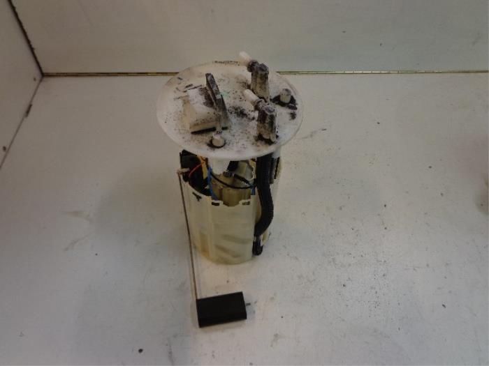 Electric fuel pump from a Fiat Multipla (186) 1.9 JTD 110 2001