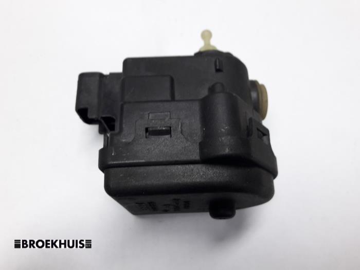 Używane Silnik reflektora Renault Espace (JK) 2.2 dCi 16V Cena € 10,00 Procedura marży oferowane przez Autobedrijf Broekhuis B.V.