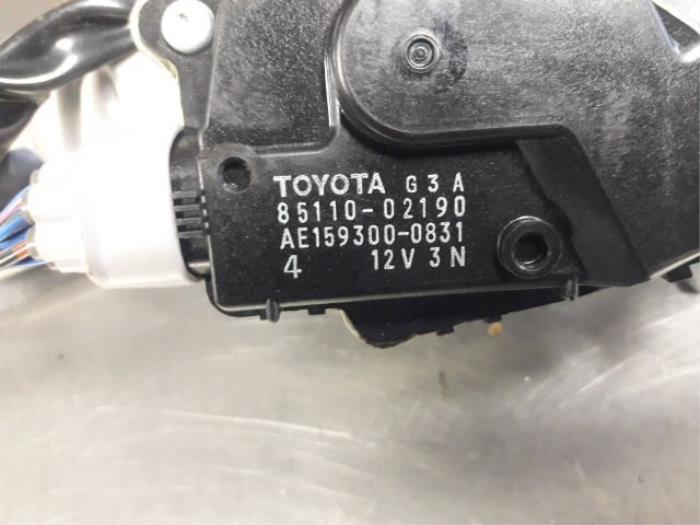 Silnik i mechanizm wycieraczki z Toyota Auris (E15) 1.8 16V HSD Full Hybrid 2011