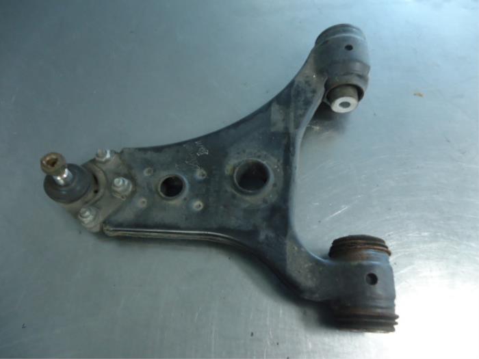 Front wishbone, left from a Mercedes-Benz A (W169) 2.0 A-180 CDI 16V 5-Drs. 2005