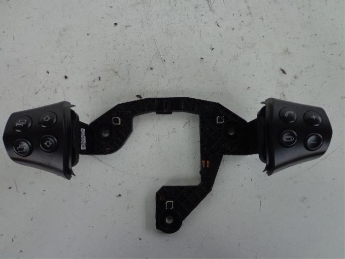 Usados Interruptor Mercedes A (W169) 2.0 A-180 CDI 16V 5-Drs. Precio € 25,00 Norma de margen ofrecido por Autobedrijf Broekhuis B.V.