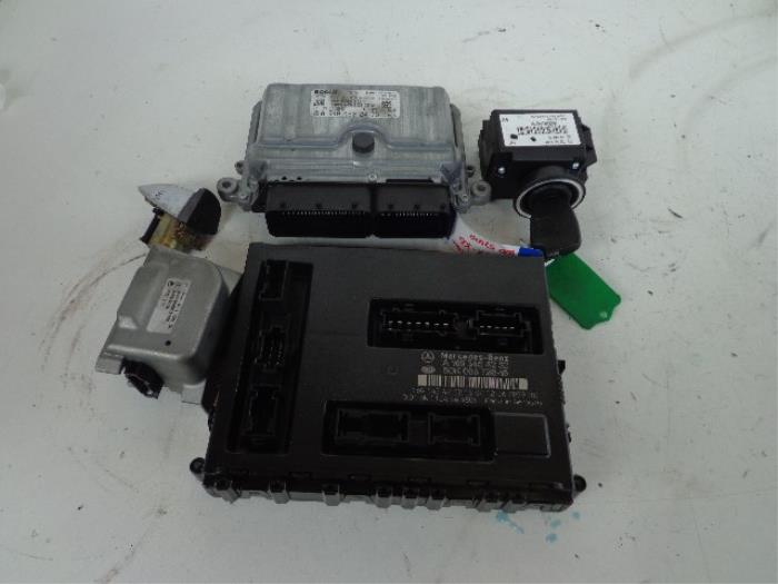 Used Injection computer Mercedes A (W169) 2.0 A-180 CDI 16V 5-Drs. Price € 75,00 Margin scheme offered by Autobedrijf Broekhuis B.V.