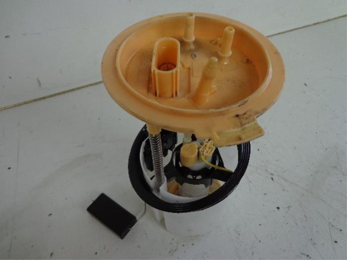 Bomba eléctrica de combustible de un Skoda Octavia Combi (1Z5) 1.6 TDI Greenline 2012