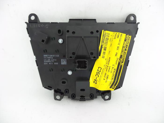 Navigation control panel from a Ford Focus 3 Wagon 1.6 Ti-VCT 16V 105 2012