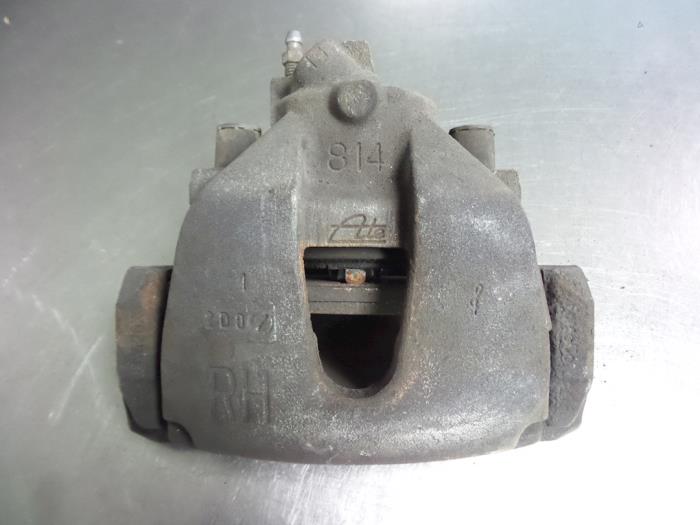 Gebrauchte Bremszange rechts vorne Ford Focus 3 Wagon 1.6 Ti-VCT 16V 105 Preis € 20,00 Margenregelung angeboten von Autobedrijf Broekhuis B.V.