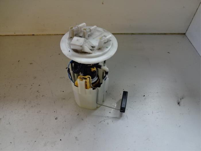 Bomba eléctrica de combustible de un Mercedes-Benz Vito (639.6) 3.0 122 CDI V6 24V 2012