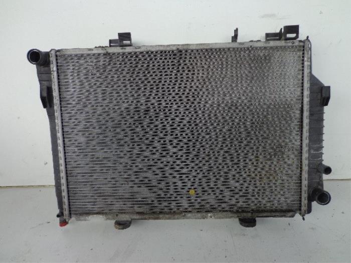 Used Radiator Mercedes C (W202) 2.2 C-200 CDI 16V Price € 25,00 Margin scheme offered by Autobedrijf Broekhuis B.V.
