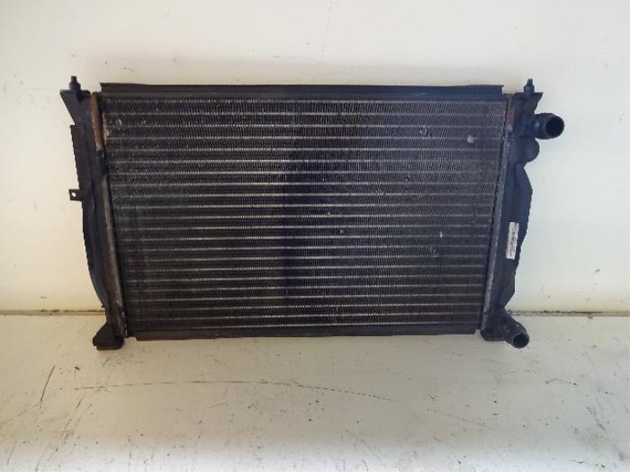 Usagé Radiateur Skoda Superb (3U4) 1.9 TDI 100 PD Prix € 25,00 Règlement à la marge proposé par Autobedrijf Broekhuis B.V.