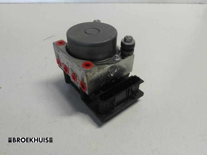 Gebrauchte ABS Pumpe Renault Clio III (BR/CR) 1.5 dCi FAP Preis € 25,00 Margenregelung angeboten von Autobedrijf Broekhuis B.V.