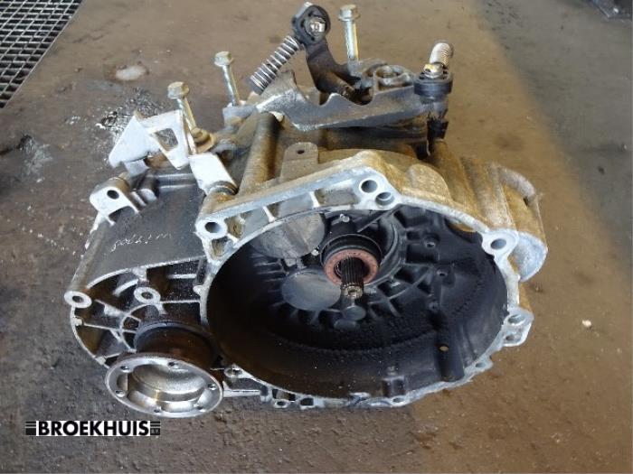 Gebrauchte Getriebe Volkswagen Passat Variant (3C5) 2.0 TDI 16V 140 Preis auf Anfrage angeboten von Autobedrijf Broekhuis B.V.
