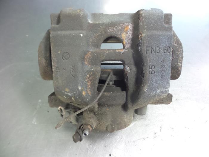 Gebrauchte Bremszange links vorne Alfa Romeo 159 Sportwagon (939BX) 1.9 JTDm Preis € 15,00 Margenregelung angeboten von Autobedrijf Broekhuis B.V.
