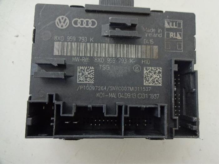 Używane Modul (rózne) Audi Q3 (8UB/8UG) 2.0 16V TFSI 170 Quattro Cena € 20,00 Procedura marży oferowane przez Autobedrijf Broekhuis B.V.
