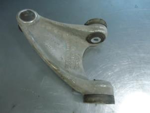 Usados Brazo portante lado superior izquierda delante Alfa Romeo 147 (937) 1.9 JTDM Precio € 35,00 Norma de margen ofrecido por Autobedrijf Broekhuis B.V.