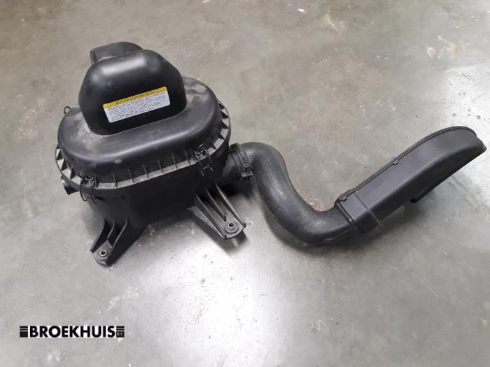 Begagnade Luftfilterhus Hyundai H-1/Starex 2.5 CRDi 16V Pris € 25,00 Marginaltabell erbjuds av Autobedrijf Broekhuis B.V.