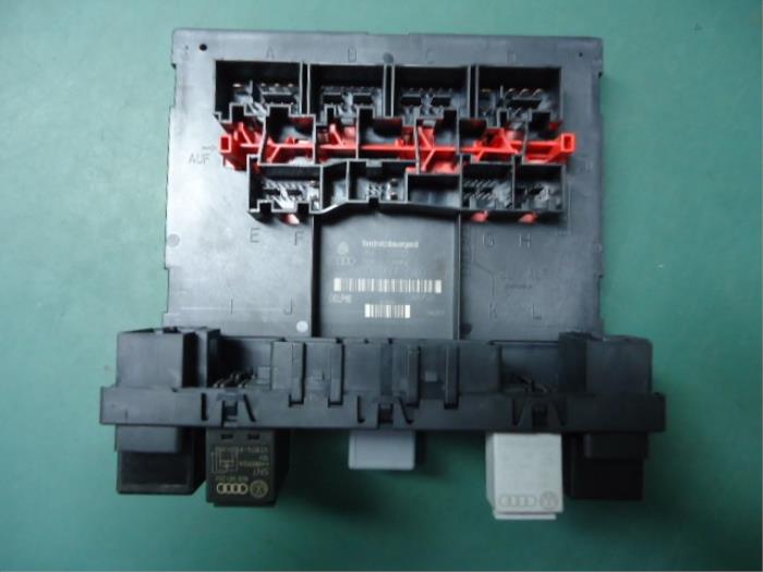 Usagé Module (divers) Volkswagen Touran (1T1/T2) 1.9 TDI 105 Prix € 70,00 Règlement à la marge proposé par Autobedrijf Broekhuis B.V.
