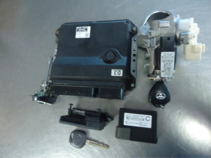 Gebrauchte EinspritzSteuergerät Toyota RAV4 (A3) 2.0 16V VVT-i 4x4 Preis € 75,00 Margenregelung angeboten von Autobedrijf Broekhuis B.V.
