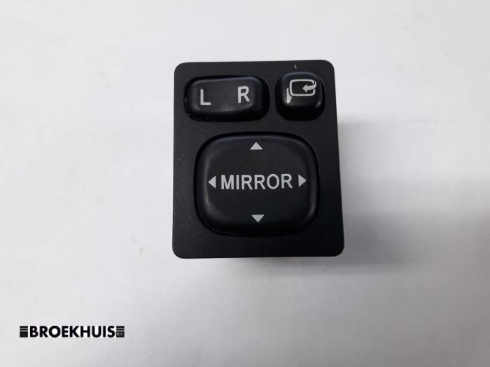 Używane Przelacznik lusterka Toyota RAV4 (A3) 2.0 16V VVT-i 4x4 Cena € 15,00 Procedura marży oferowane przez Autobedrijf Broekhuis B.V.