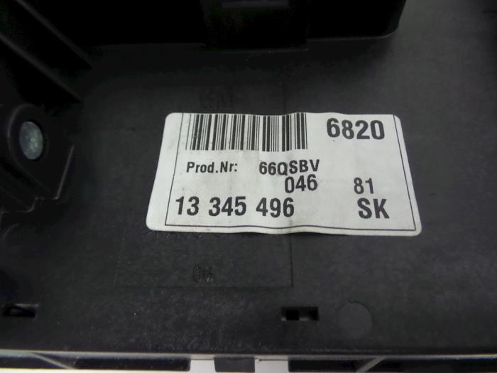 Skrzynka bezpieczników z Opel Insignia 2.0 CDTI 16V 130 Ecotec 2012