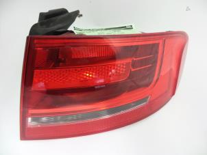 Usagé Feu arrière droit Audi A4 (B8) 2.0 TDI 16V Prix € 22,50 Règlement à la marge proposé par Autobedrijf Broekhuis B.V.