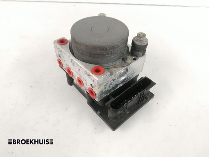 Begagnade ABS-pump Nissan Note (E11) 1.6 16V Pris € 40,00 Marginaltabell erbjuds av Autobedrijf Broekhuis B.V.