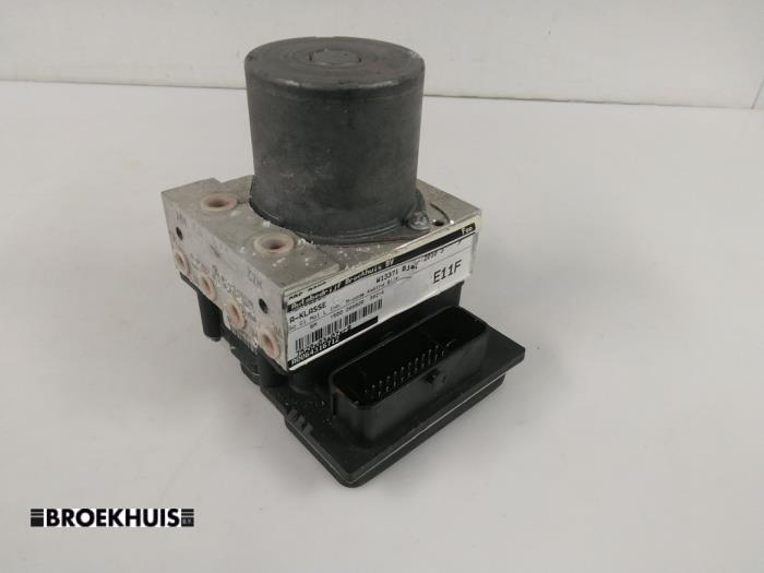 Usagé Bloc ABS Mercedes A (W169) 1.5 A-150 5-Drs. Prix € 50,00 Règlement à la marge proposé par Autobedrijf Broekhuis B.V.