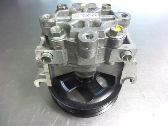 Usagé Pompe de direction Ford Transit Connect 1.8 TDCi 90 Prix € 84,70 Prix TTC proposé par Autobedrijf Broekhuis B.V.