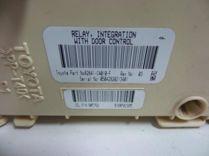 Fuse box from a Toyota Avensis Wagon (T25/B1E) 2.2 D-4D 16V D-CAT 2005