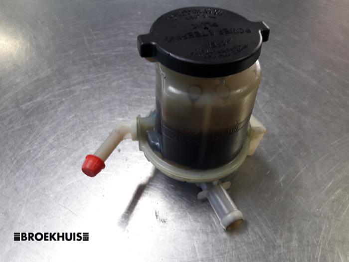 Power steering fluid reservoir Toyota Avensis Verso 2.0 16V VVTi D4 1AZ