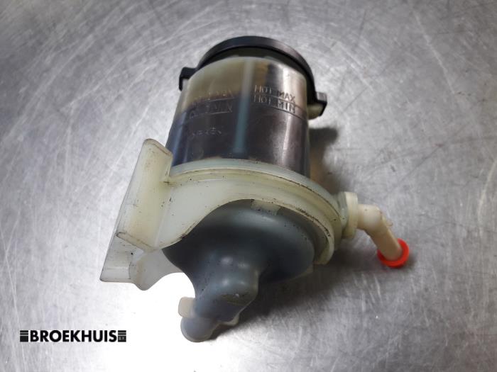 Power steering fluid reservoir Toyota Avensis Verso 2.0 16V VVTi D4 1AZ