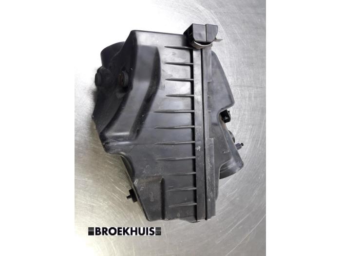Gebrauchte Luftfiltergehäuse Toyota Avensis Wagon (T25/B1E) 2.2 D-4D 16V D-CAT Preis € 20,00 Margenregelung angeboten von Autobedrijf Broekhuis B.V.