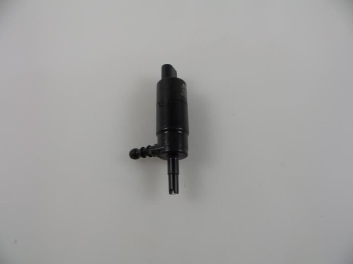 Headlight washer pump from a BMW 3 serie Touring (E91) 320d 16V Corporate Lease 2006
