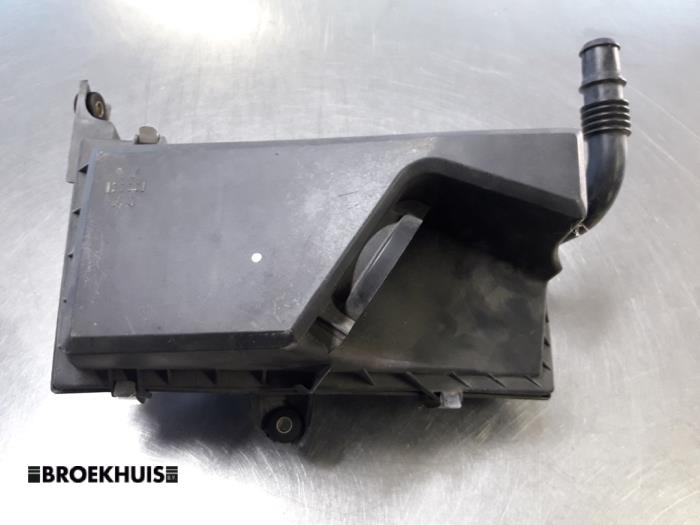 Begagnade Luftfilterhus Volvo V40 (VW) 1.9 D Pris € 15,00 Marginaltabell erbjuds av Autobedrijf Broekhuis B.V.