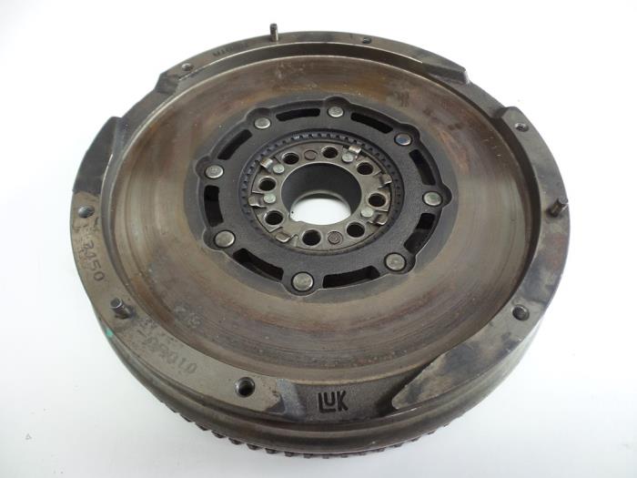 Flywheel from a Toyota Avensis Wagon (T27) 2.0 16V D-4D-F 2010