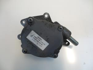 Used Vacuum pump (diesel) Mercedes Vito (639.6) 3.0 122 CDI V6 24V Price € 78,65 Inclusive VAT offered by Autobedrijf Broekhuis B.V.