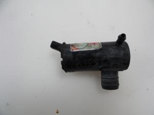 Used Windscreen washer pump Ssang Yong Rexton 2.3 16V RX 230 Price € 10,00 Margin scheme offered by Autobedrijf Broekhuis B.V.